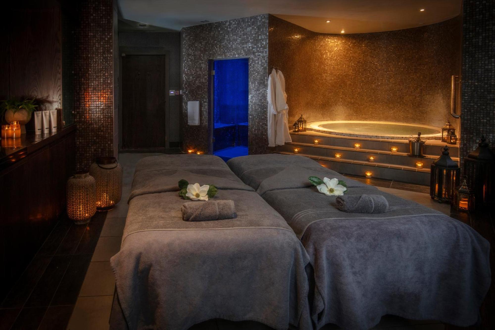 Oulton Hall Hotel, Spa & Golf Resort Leeds  Exterior foto
