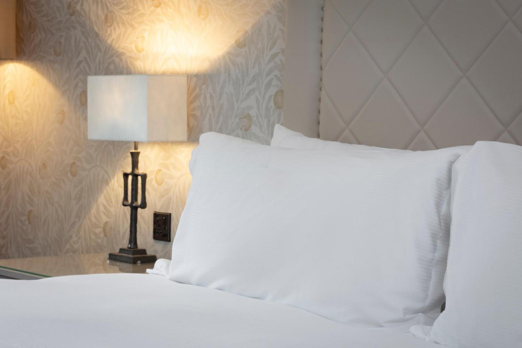 Oulton Hall Hotel, Spa & Golf Resort Leeds  Habitación foto